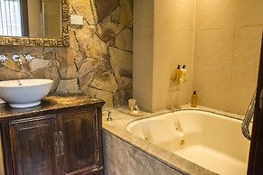 Mine Hotel Boutique