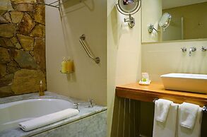 Mine Hotel Boutique