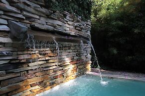 Mine Hotel Boutique