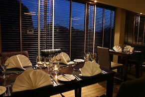 Eight Acres Hotel