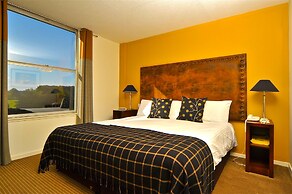Eight Acres Hotel