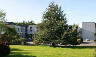 Eight Acres Hotel