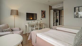 Apple Hotel