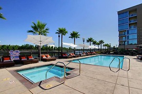 University Plaza Waterfront Hotel