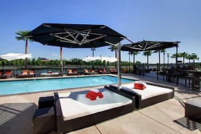 University Plaza Waterfront Hotel