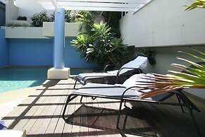 Macrossan House