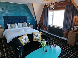 Marine Lodge