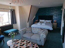 Marine Lodge