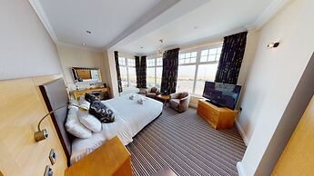Marine Lodge