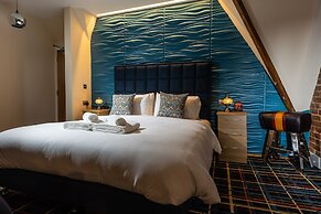Marine Lodge