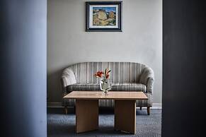 Portal Plaza Suites
