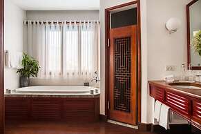 Amanjaya Pancam Suites Hotel
