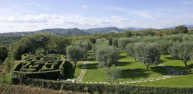 Sovana Hotel & Resort