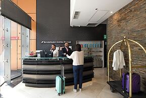 Boulevard Suites Hotel