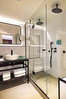 Le 12 Hotel