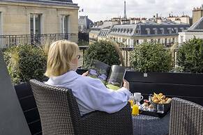 Le 12 Hotel