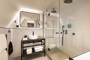 Le 12 Hotel