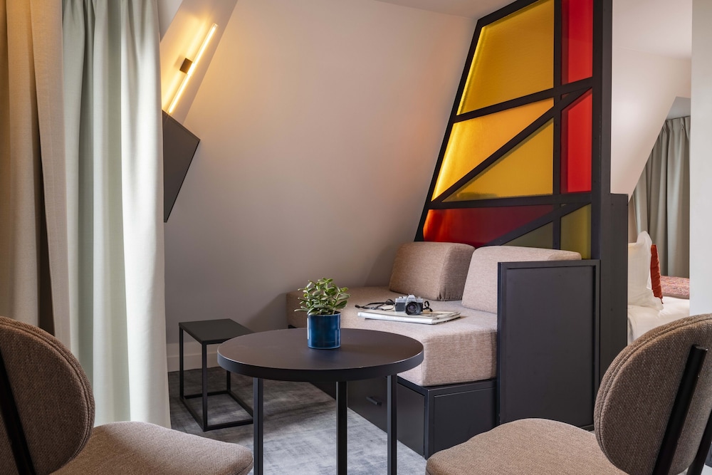 Le 12 Hotel