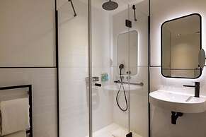 Le 12 Hotel