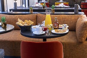 Le 12 Hotel