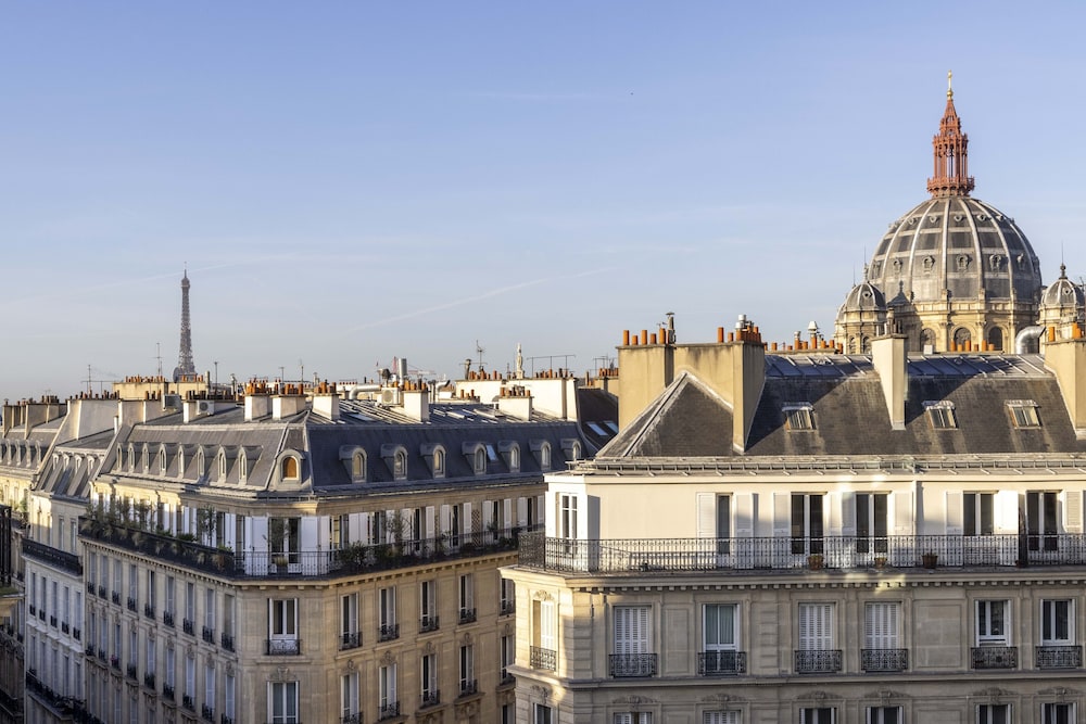 Le 12 Hotel