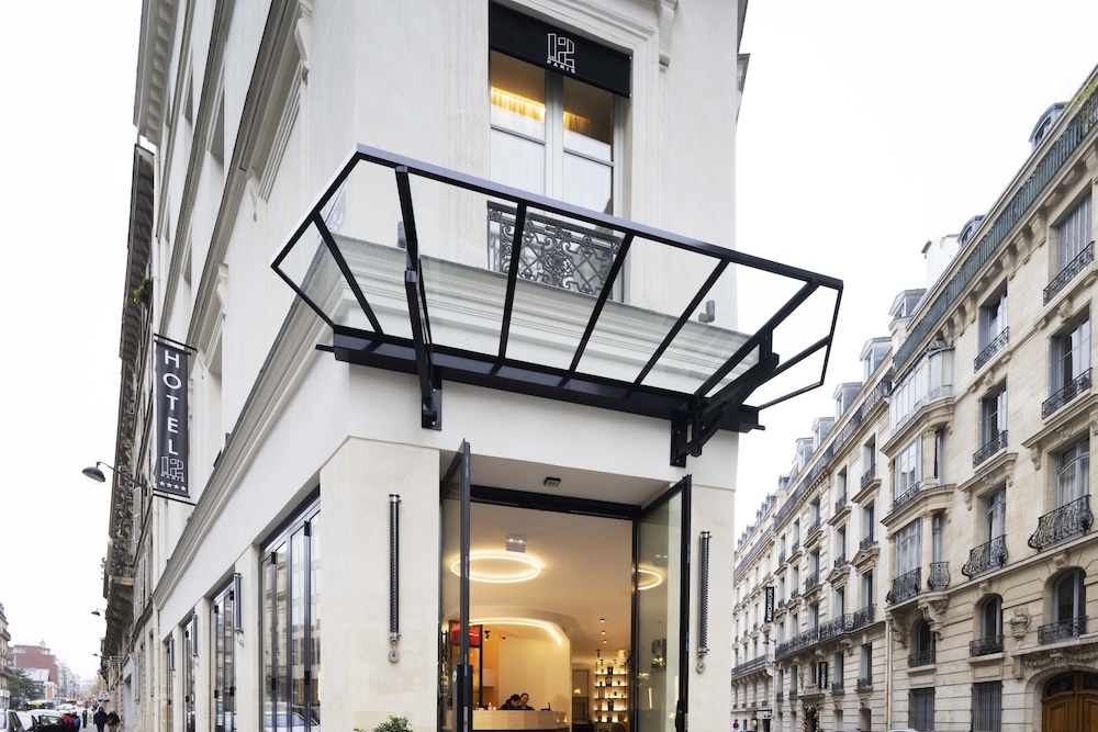 Le 12 Hotel