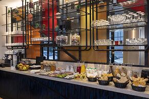 Le 12 Hotel