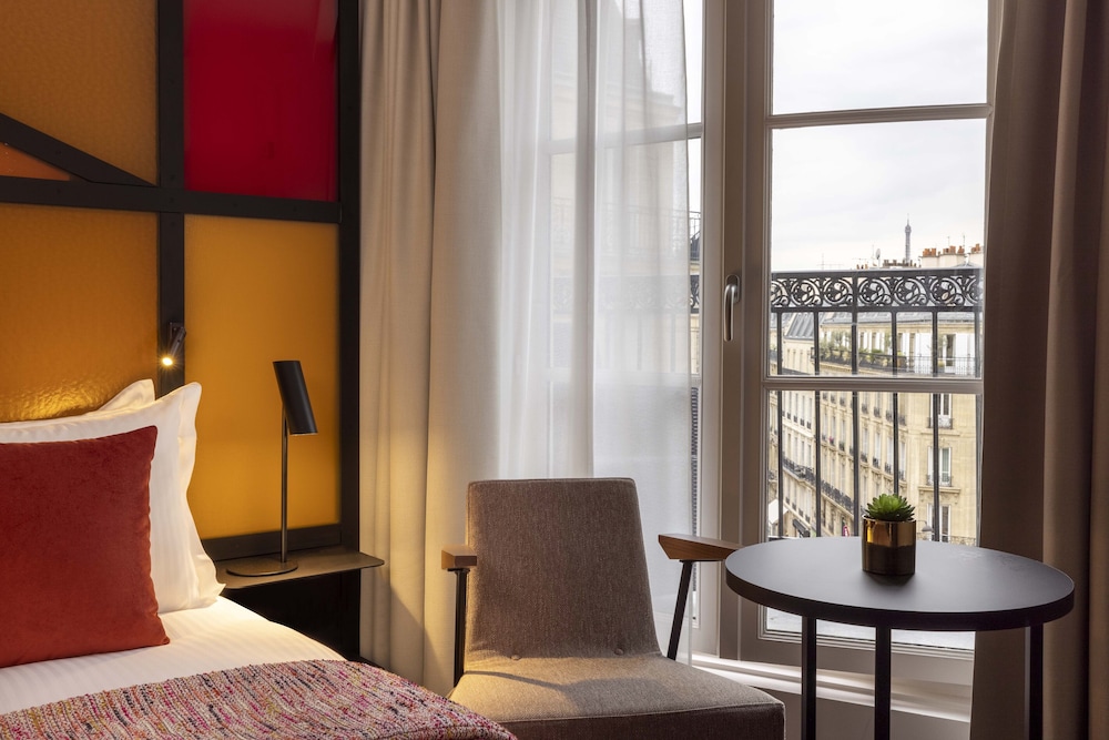 Le 12 Hotel