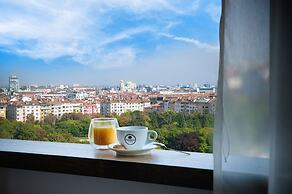 Rosslyn Central Park Hotel