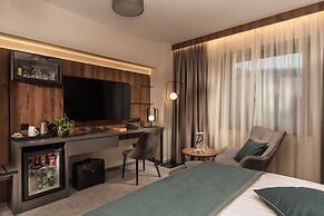 Rosslyn Central Park Hotel