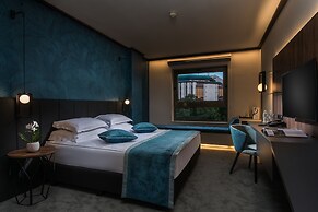 Rosslyn Central Park Hotel