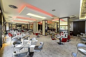 Rosslyn Central Park Hotel