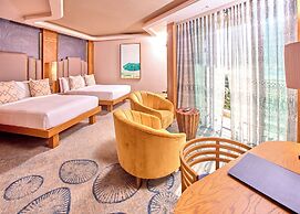 Suncoast Hotel & Towers