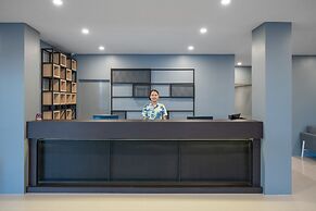 Nora Lakeview Hotel