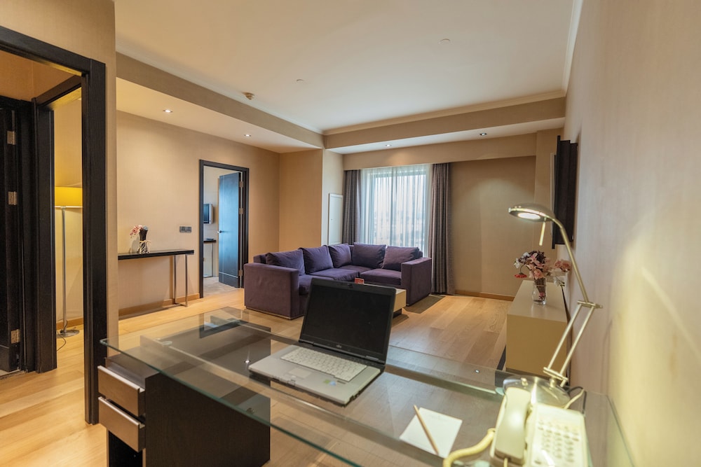 ADM Grand Hotel