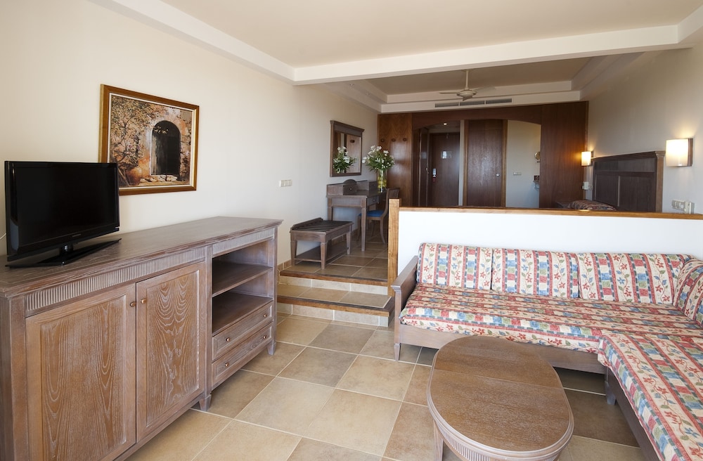 FERGUS Club Font de Sa Cala Beach