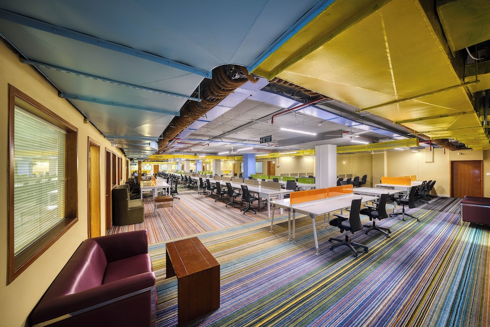 Featherlite Evoma Hotel