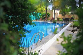 Featherlite Evoma Hotel
