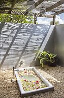AMATAO Tropical Residence