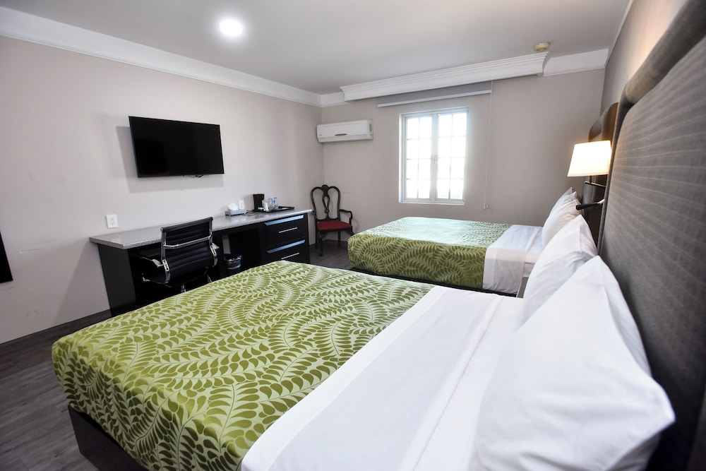 Plaza Camelinas Hotel