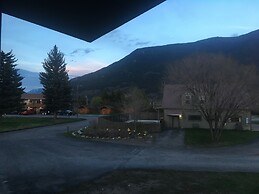 Glacier Basecamp Lodge