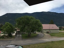 Glacier Basecamp Lodge