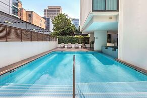 Oaks Brisbane on Charlotte Suites