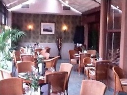 The Lauriston Hotel