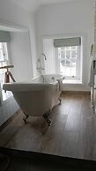 The Lugger Hotel