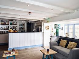 The Lugger Hotel