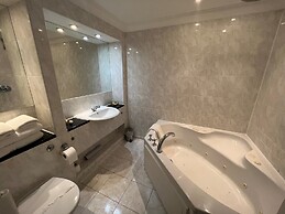 Brook Hall Hotel