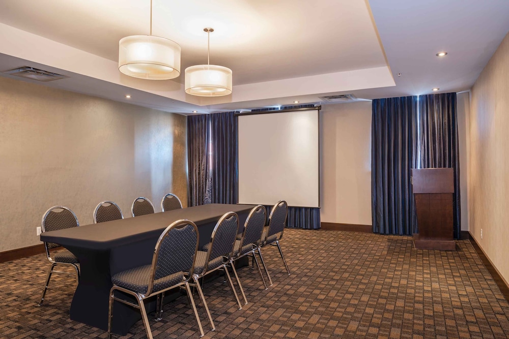Sandman Hotel & Suites Winnipeg Airport