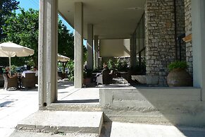Dioscouri Hotel