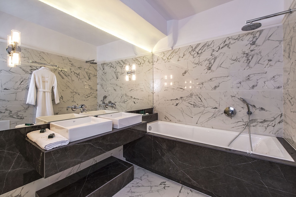 Athina Luxury Suites